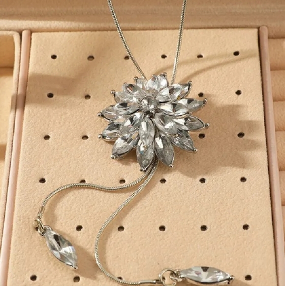 Snowflake Rhinestone Necklace - Picture 2 of 5